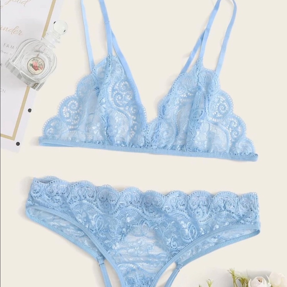 ❗️NEW 🏷 Floral Lace Crotchless Lingerie Set